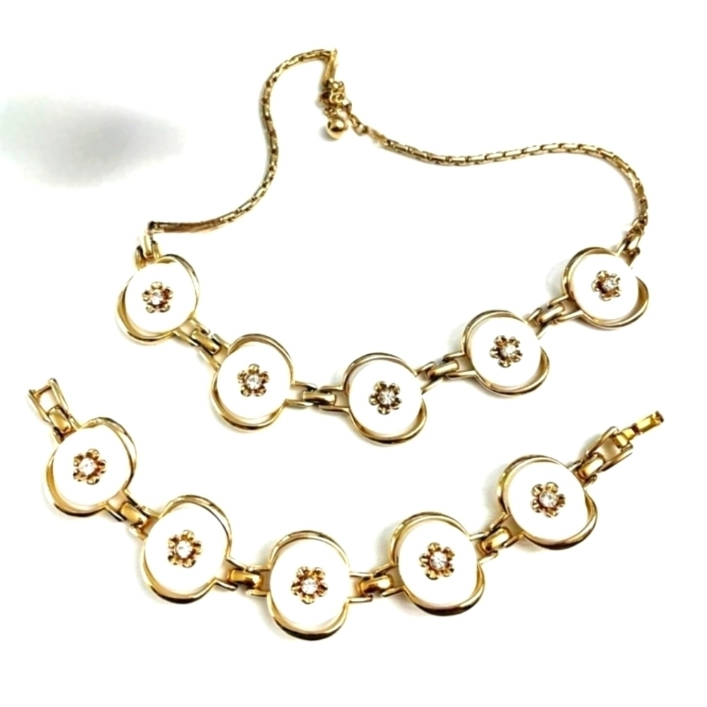 Vintage White Thermoset Necklace And Bracelet Parure Jewelry Set